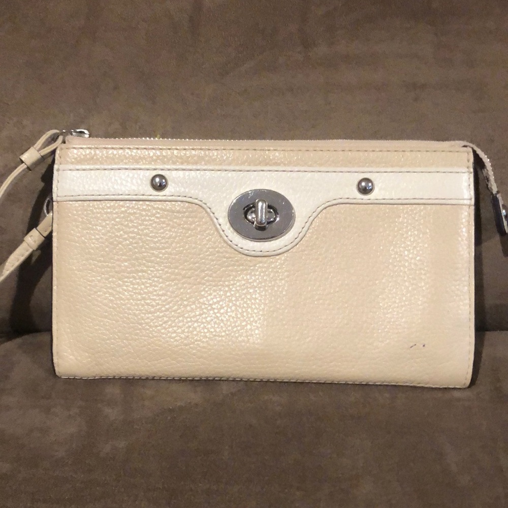 Coach Penelope Zippy wallet, turnkey front lock